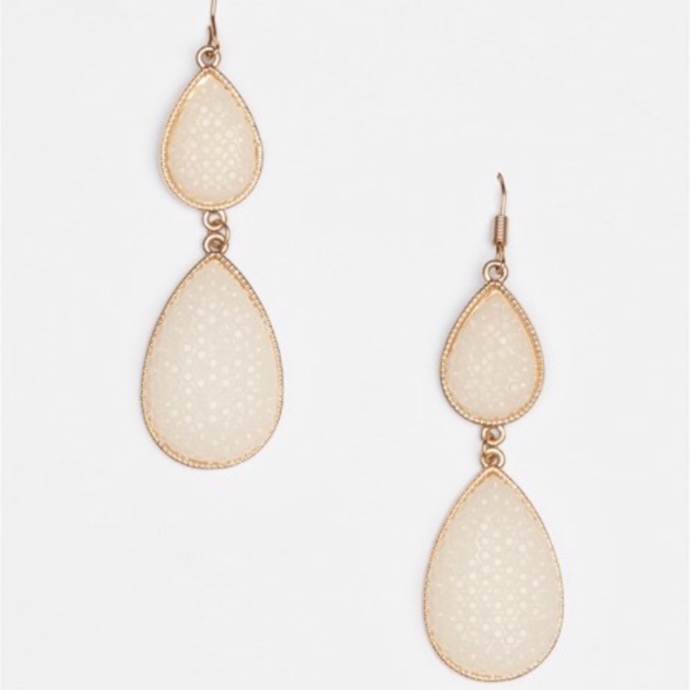 White Stone Detail Earrings
